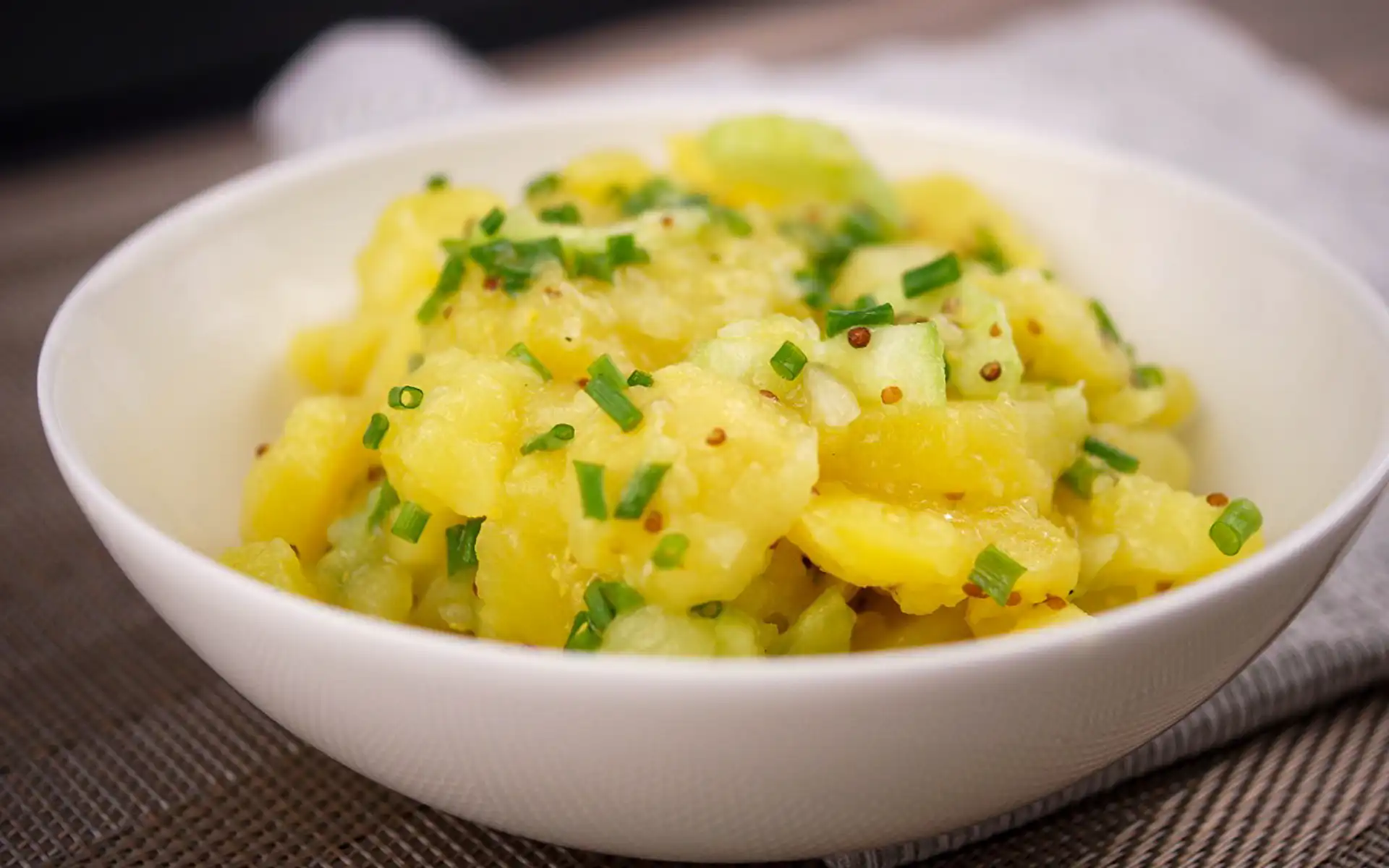 Przepis na niemiecką sałatkę ziemniaczaną Kartoffelsalat