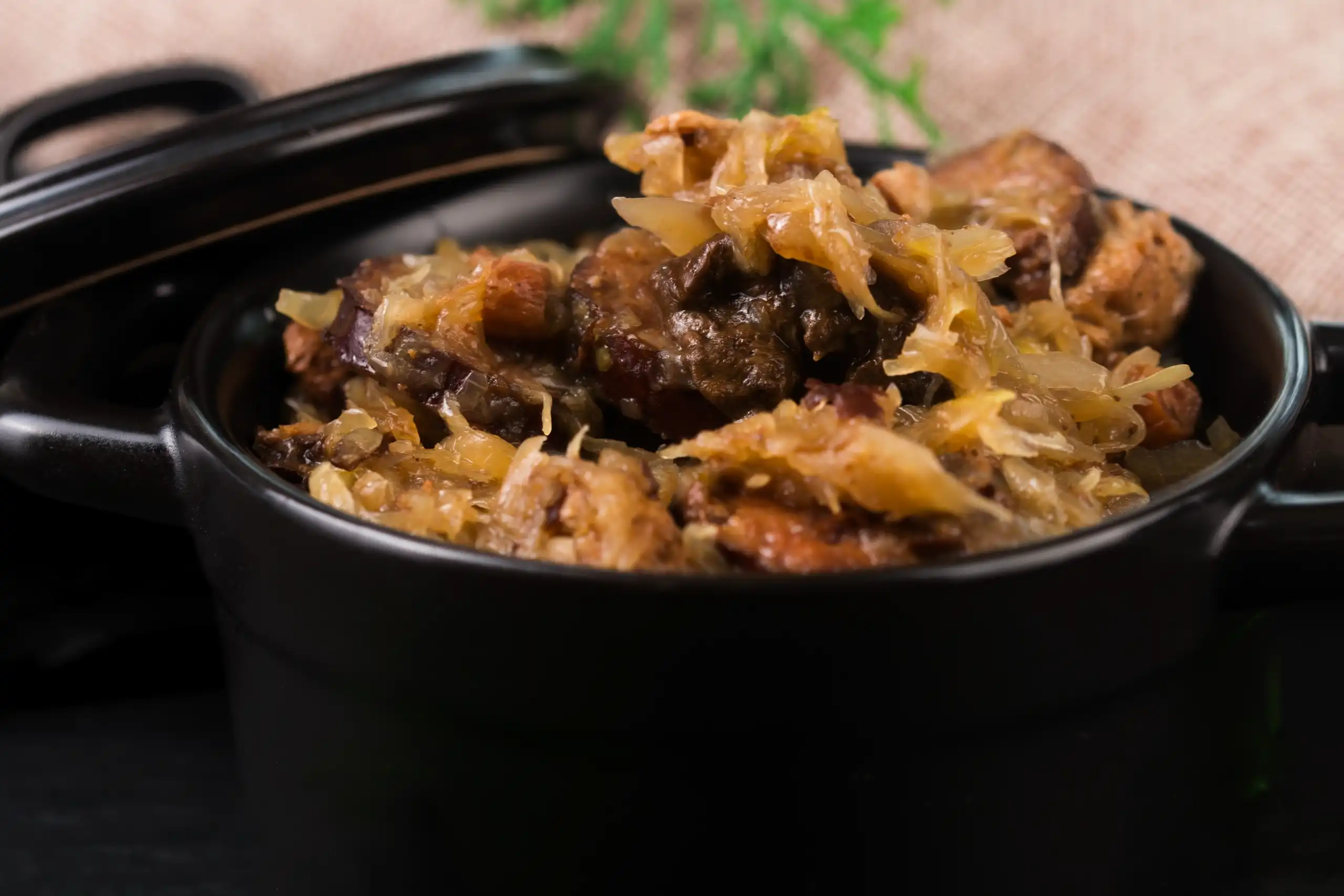 Przepis na niemiecką kapustę zasmażaną (geschmortes Sauerkraut)